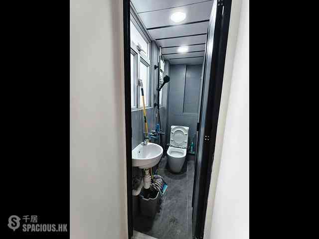 Central - 12, Gough Street 04