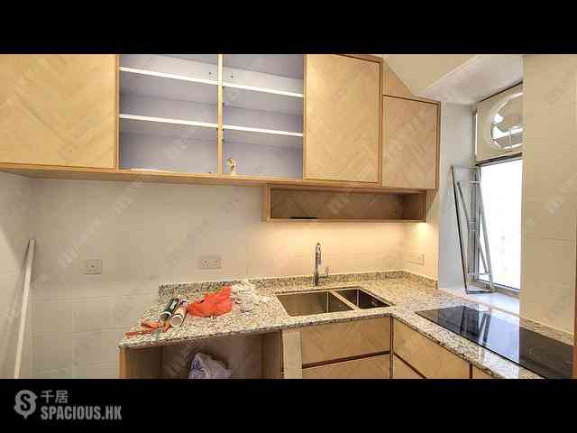 Quarry Bay - Nan Fung Sun Chuen Block 5 06