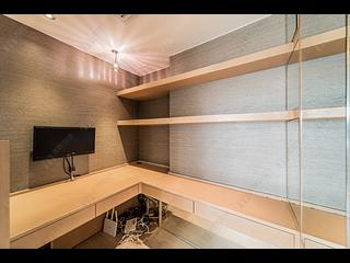 Pok Fu Lam - Albany Court 12