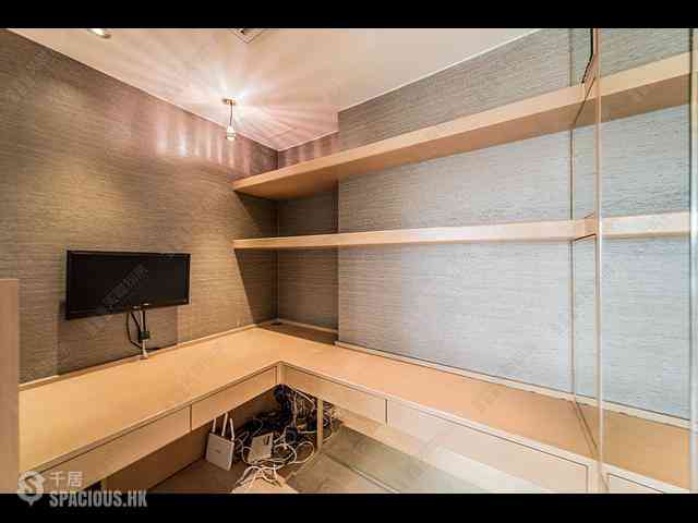 Pok Fu Lam - Albany Court 12