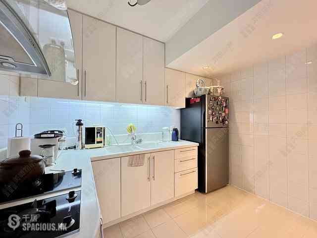 Mid Levels Central - Wing Hong Mansion 05