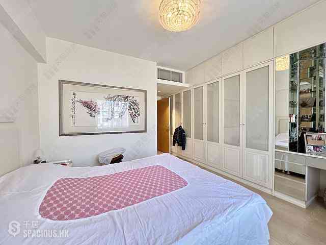 Mid Levels Central - Wing Hong Mansion 13
