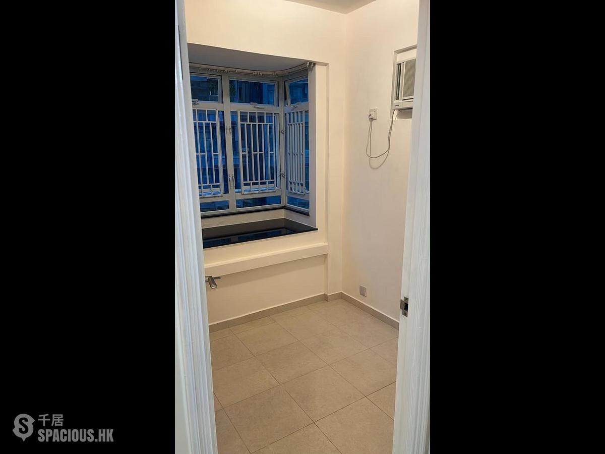 Shau Kei Wan - Tung Tai House 01