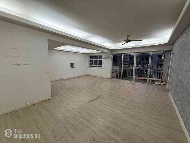 Mid Levels Central - Emerald Court 01