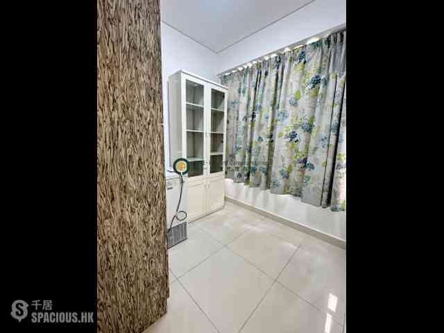 Sai Ying Pun - Kam Kwan Building 04