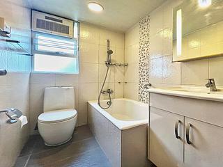 Wan Chai - Phoenix Court Block 5 07