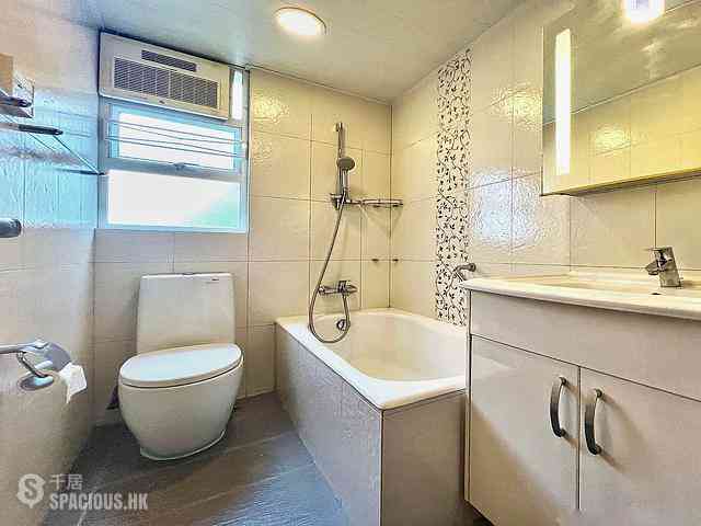 Wan Chai - Phoenix Court Block 5 07