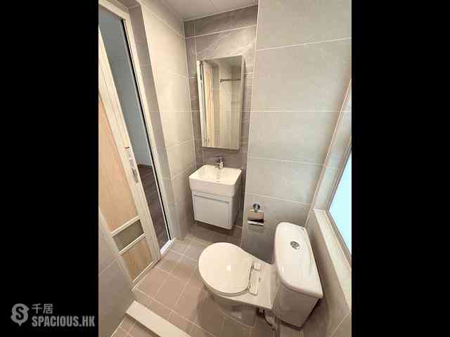 Wan Chai - Causeway Centre Block B 07