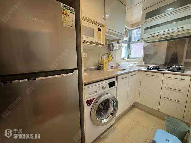 Sheung Wan - Queen's Terrace Block 2 03