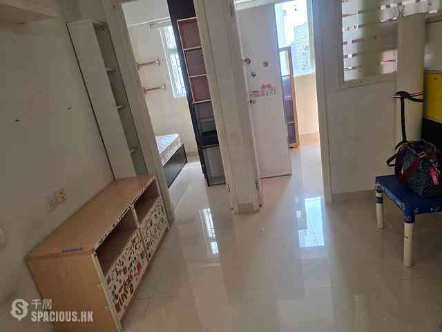 Kennedy Town - Luen Yau Apartments 01