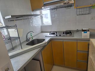 Kennedy Town - Luen Yau Apartments 04