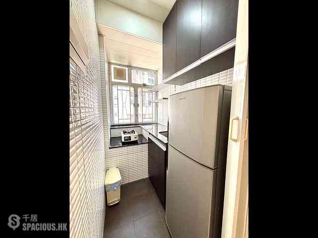 Sai Ying Pun - Kam Kwan Building 08