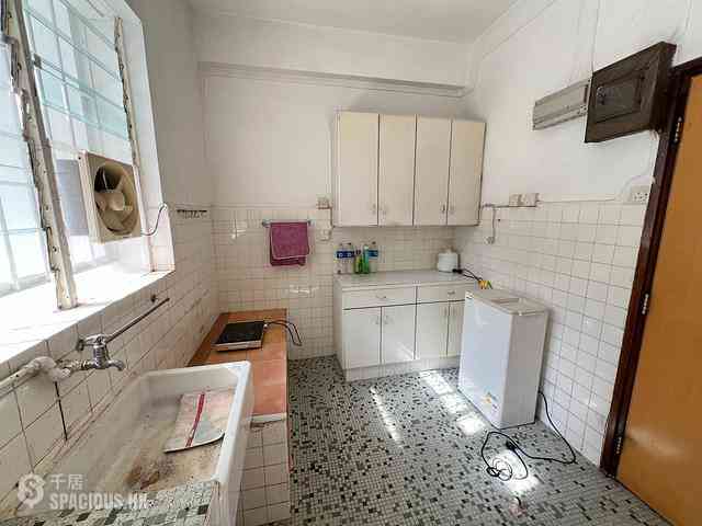 Happy Valley - 141-143, Blue Pool Road 11