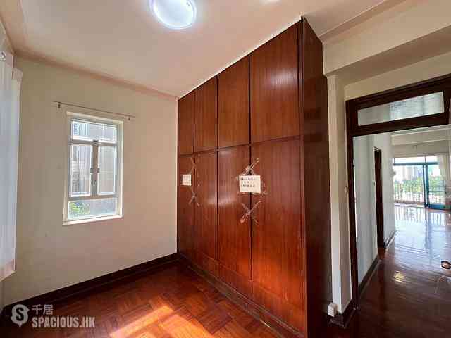 Happy Valley - 141-143, Blue Pool Road 14