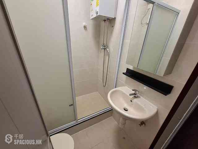 Mid Levels West - Hing Wah Mansion Block B 09