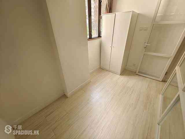 Central - 73, Connaught Road West 09