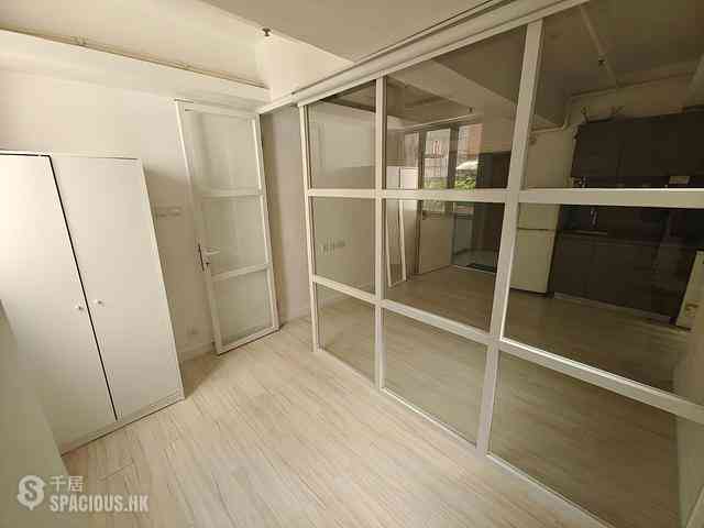 Central - 73, Connaught Road West 10