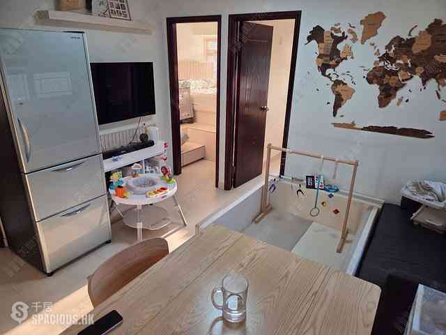 Tsuen Wan - Tsuen King Garden Phase 1 Block 5 01