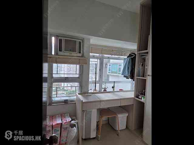 Tsuen Wan - Tsuen King Garden Phase 1 Block 5 04