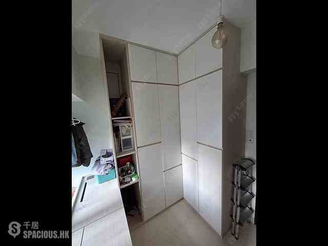 Tsuen Wan - Tsuen King Garden Phase 1 Block 5 08