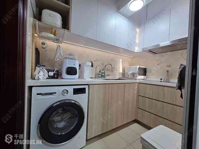 Tsuen Wan - Tsuen King Garden Phase 1 Block 5 09