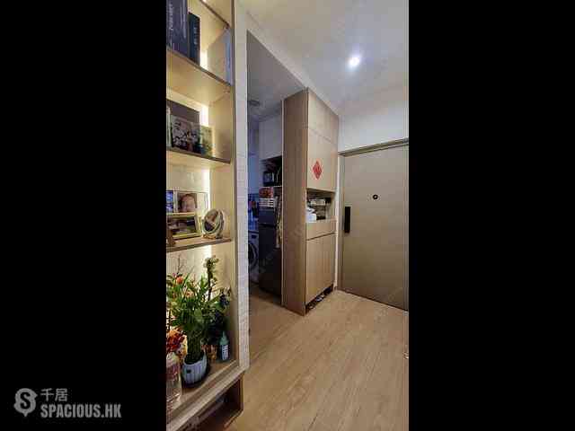 Tsuen Wan - Tsuen King Garden Phase 1 Block 5 01