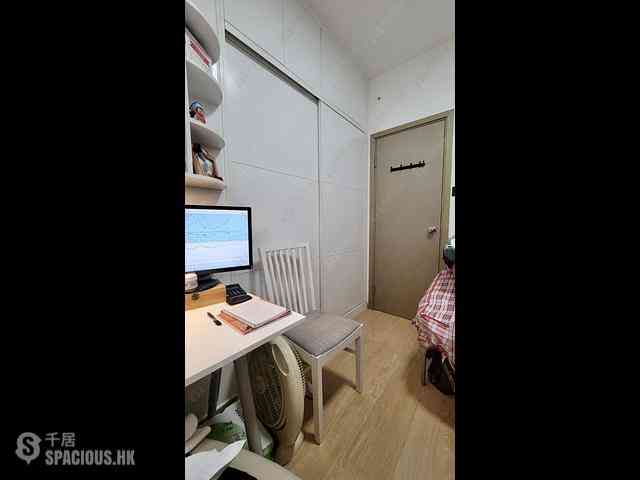 Tsuen Wan - Tsuen King Garden Phase 1 Block 5 05
