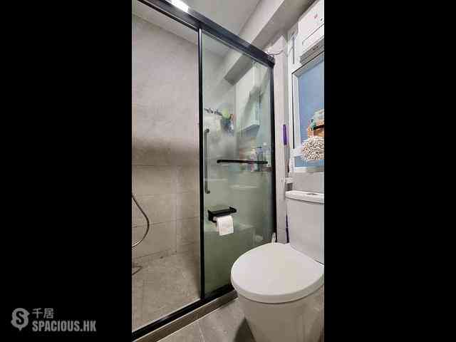 Tsuen Wan - Tsuen King Garden Phase 1 Block 5 06