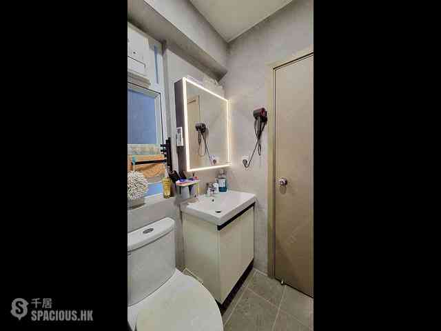 Tsuen Wan - Tsuen King Garden Phase 1 Block 5 07