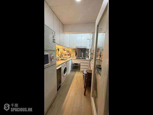 Tsuen Wan - Tsuen King Garden Phase 1 Block 7 06