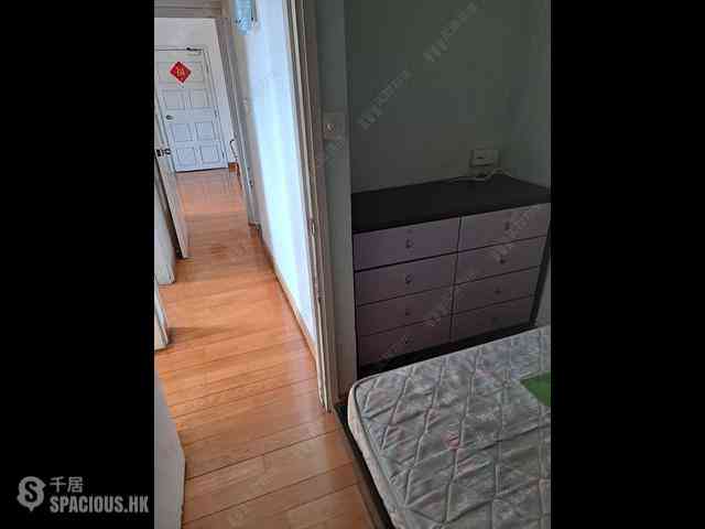 Tsuen Wan - Tsuen King Garden Phase 1 Block 3 08