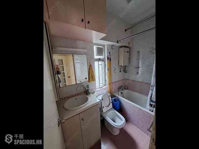 Tsuen Wan - Tsuen King Garden Phase 1 Block 3 10