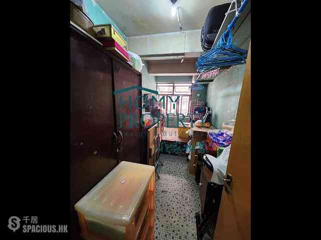 Shek Tong Tsui - Whitty Street Court 03