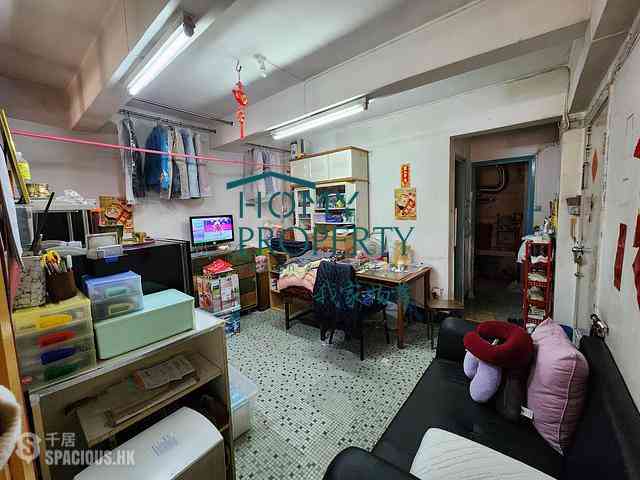 Shek Tong Tsui - Whitty Street Court 01