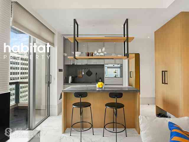 Wan Chai - Eight Star Street 01