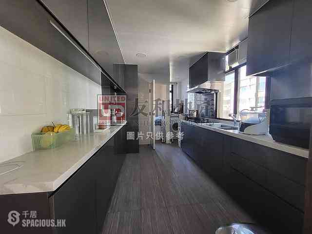 Beacon Hill - Crystal Mansion 05