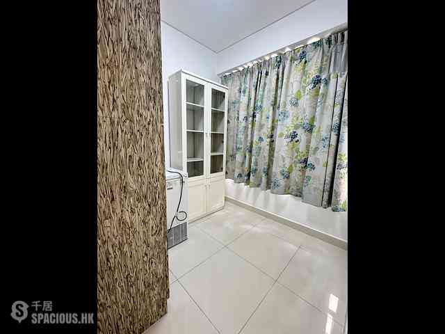 Sai Ying Pun - Kam Kwan Building 08