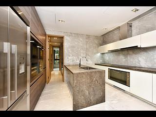 The Peak - 7-15 Mount Kellett Road 04