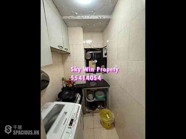 Tai Kok Tsui - Glory Royal Complex Centre Phase 2 Royal Building 01