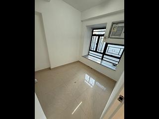 Tai Kok Tsui - Glory Royal Complex Centre Phase 2 Royal Building 02