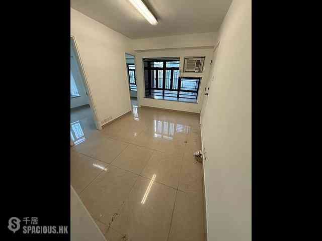 Tai Kok Tsui - Glory Royal Complex Centre Phase 2 Royal Building 04