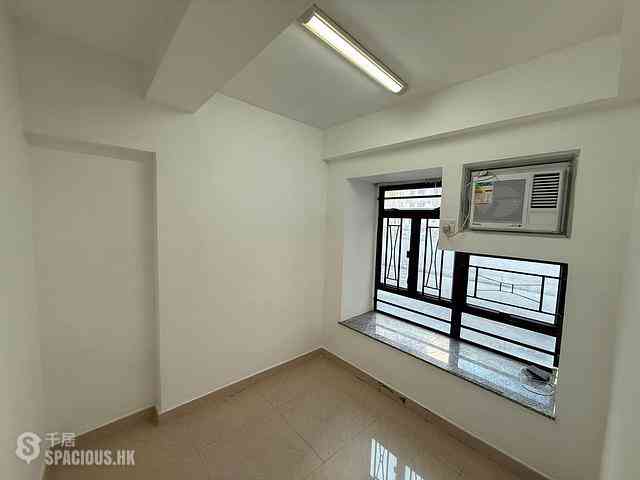 Tai Kok Tsui - Glory Royal Complex Centre Phase 2 Royal Building 08