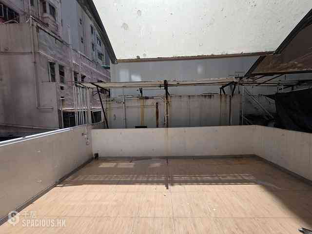 To Kwa Wan - On Ning Building 04