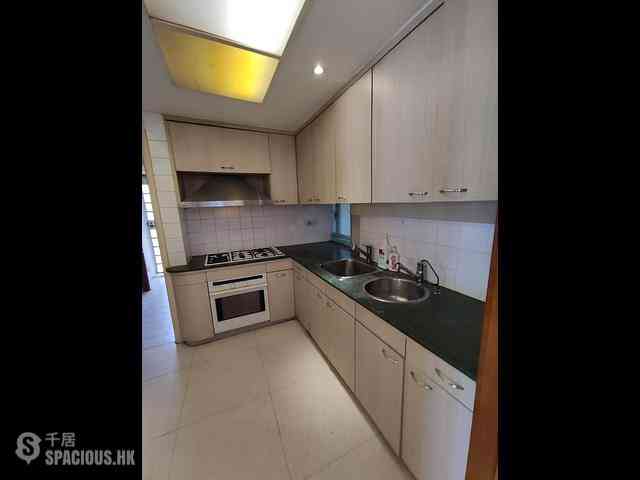 Pok Fu Lam - Baguio Villa Block 33 02