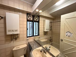 Quarry Bay - Kornhill Block R 12