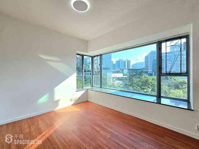 Tung Chung - Seaview Crescent 13