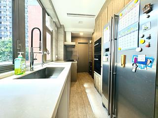 Mid Levels Central - Chenyu Court 02