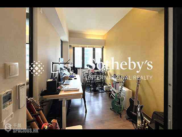 Mid Levels Central - Chenyu Court 09