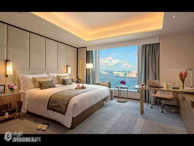 Central - Four Seasons Place 02