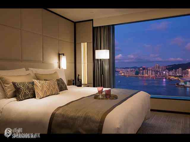 Central - Four Seasons Place 05